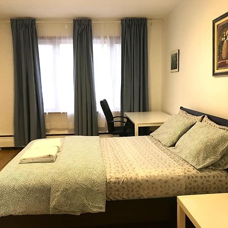 Big Private Room Midmontreal Next To Station Metro - Parking Free Екстериор снимка