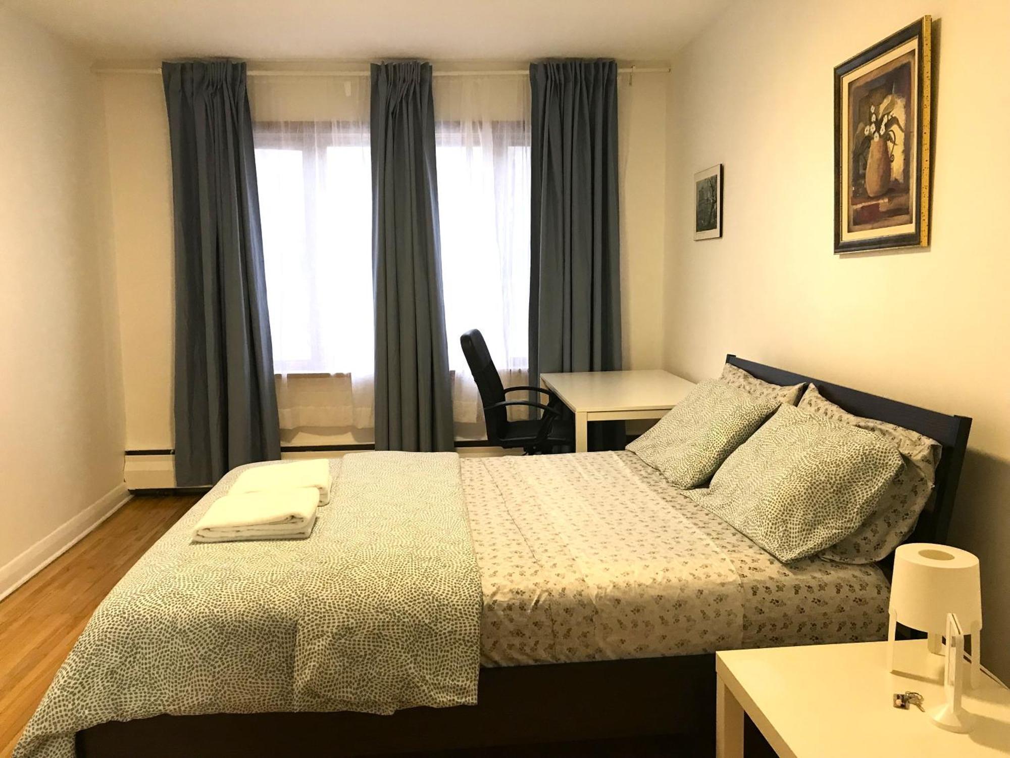 Big Private Room Midmontreal Next To Station Metro - Parking Free Екстериор снимка