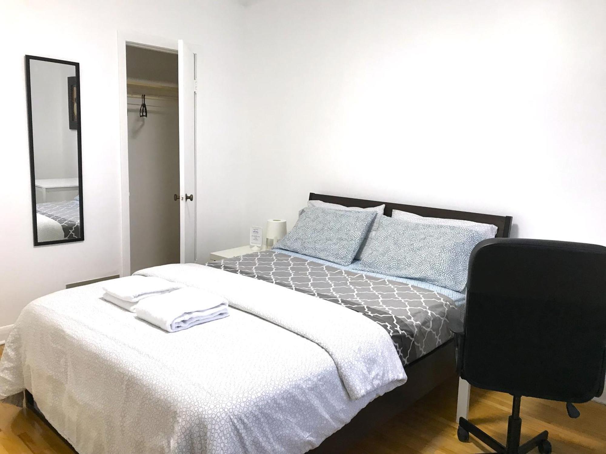 Big Private Room Midmontreal Next To Station Metro - Parking Free Екстериор снимка