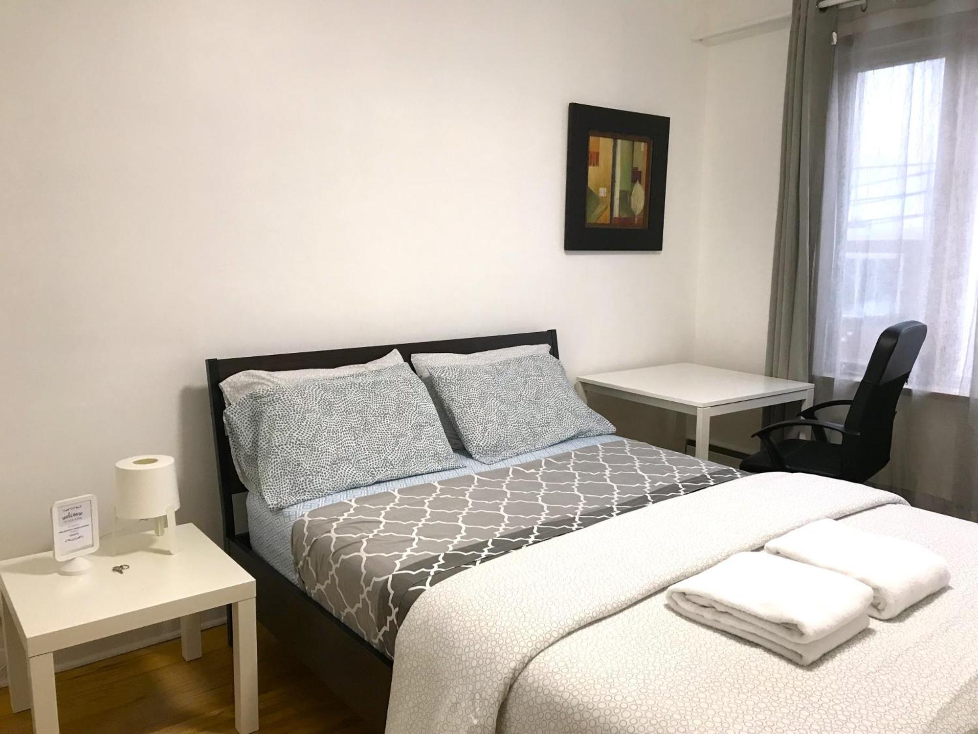 Big Private Room Midmontreal Next To Station Metro - Parking Free Екстериор снимка