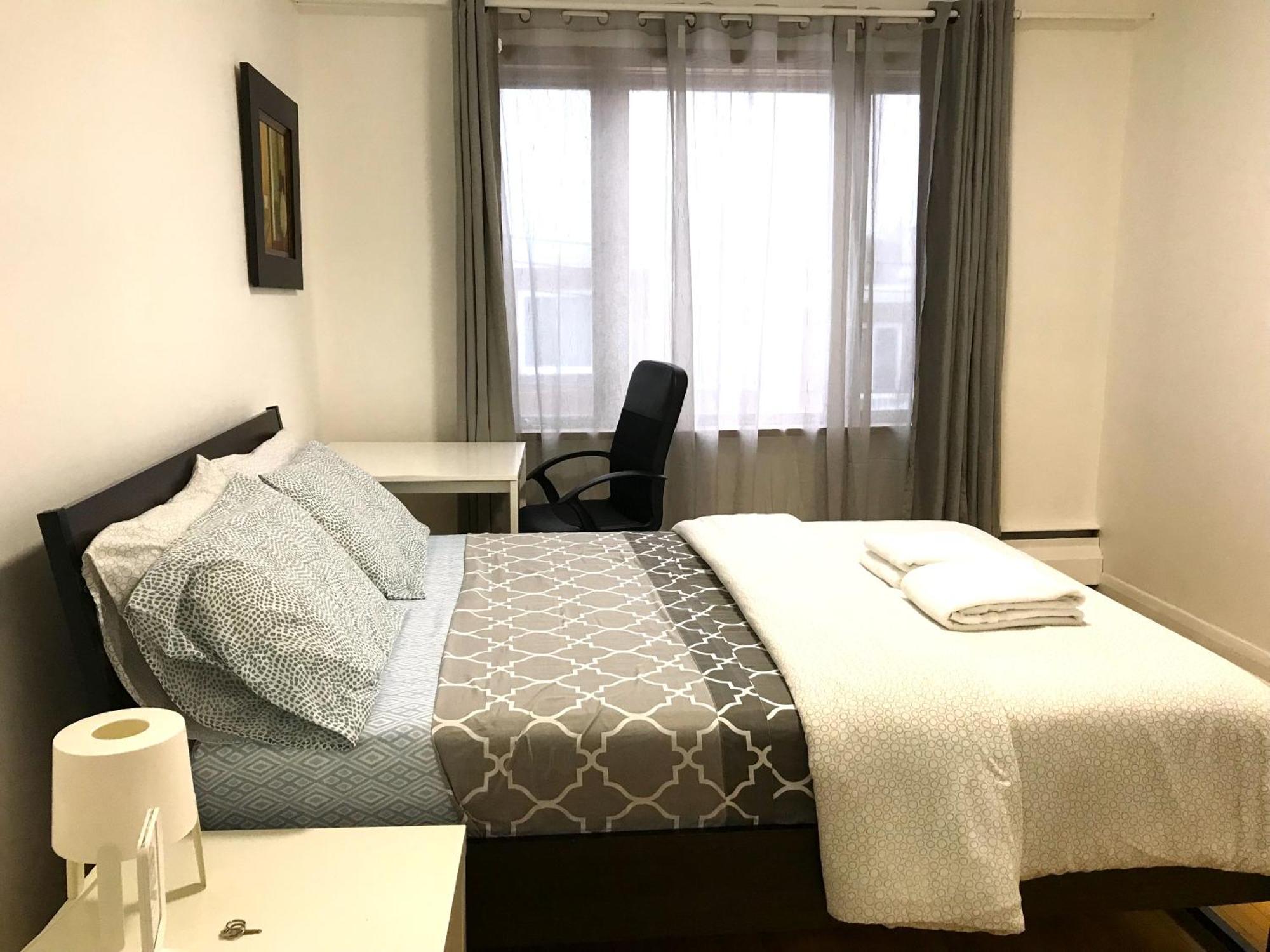 Big Private Room Midmontreal Next To Station Metro - Parking Free Екстериор снимка