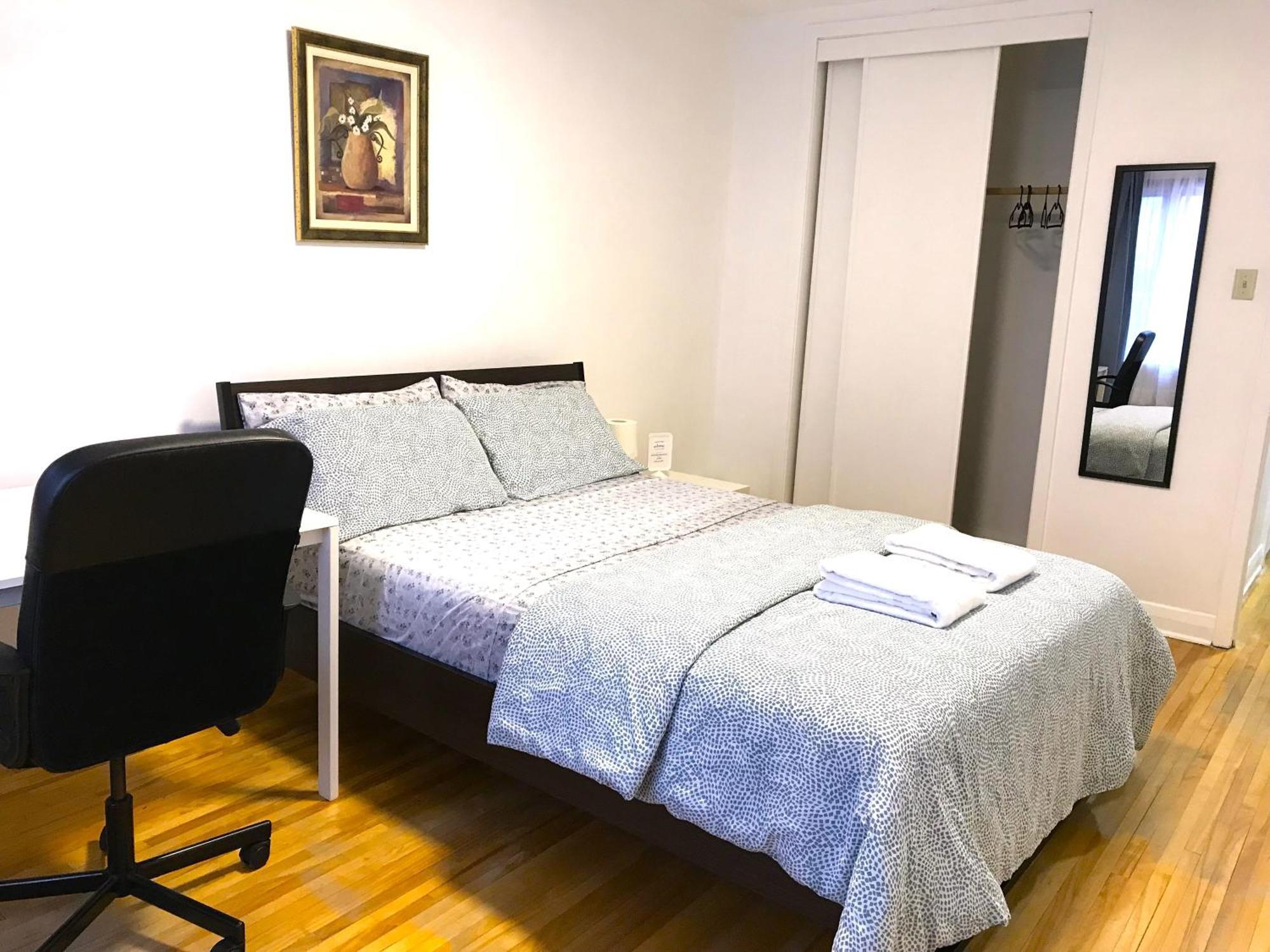 Big Private Room Midmontreal Next To Station Metro - Parking Free Екстериор снимка