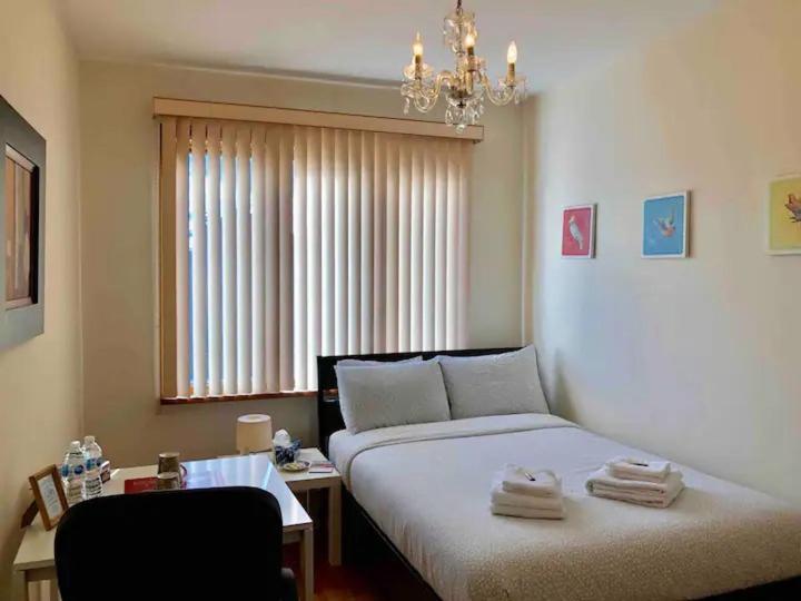 Big Private Room Midmontreal Next To Station Metro - Parking Free Екстериор снимка