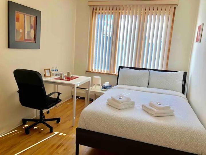 Big Private Room Midmontreal Next To Station Metro - Parking Free Екстериор снимка